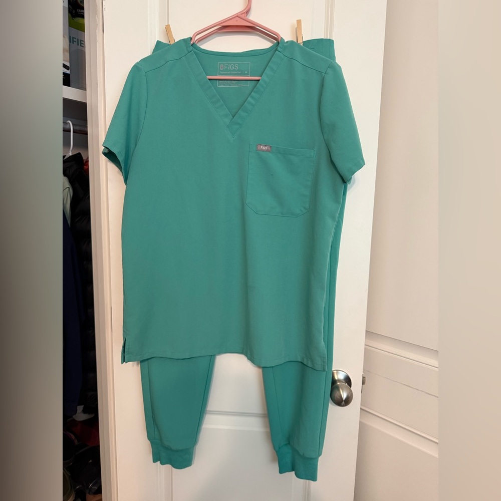 FIGS Surgical Green Scrub Set